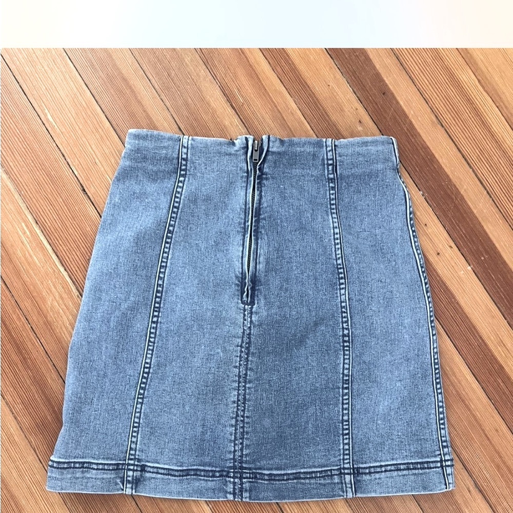 Free People Denim Mini Skirt Size 6 EUC - Picture 3 of 9